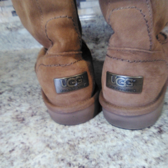Woman's UGGs 7 - Picture 7 of 7